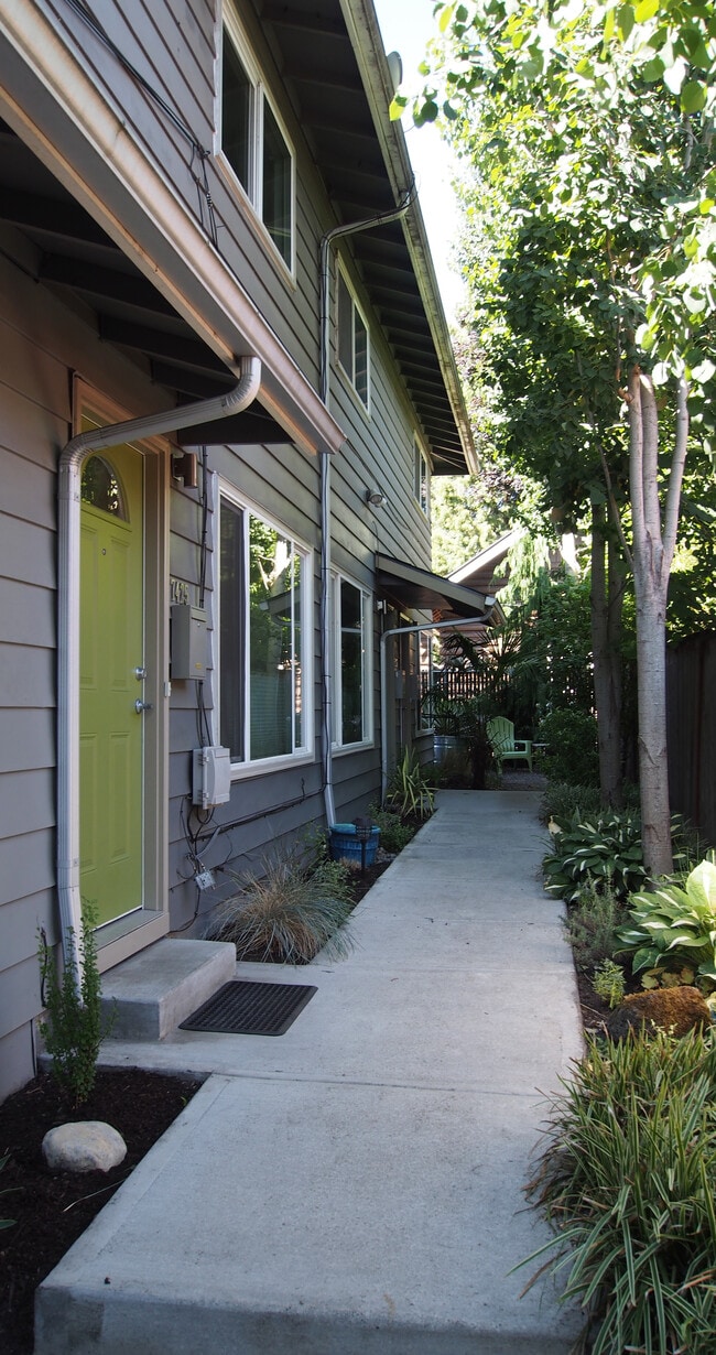 Building Photo - 7427 NE 6th Ave