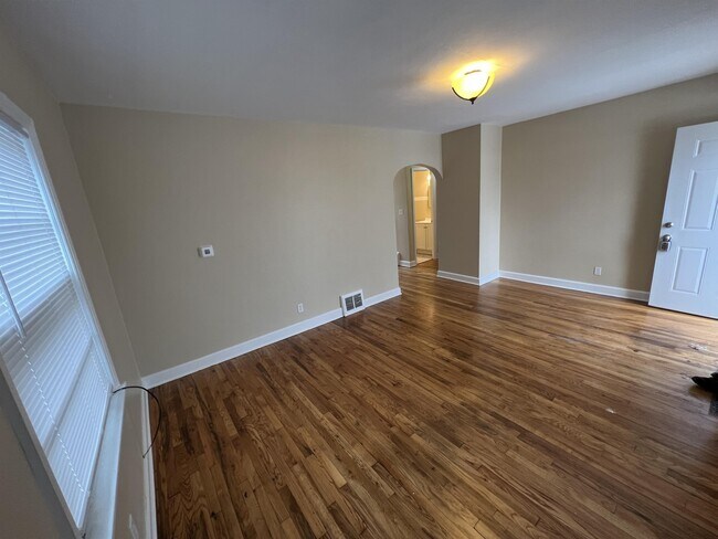 Building Photo - 2933 Meadowbrook Dr SE