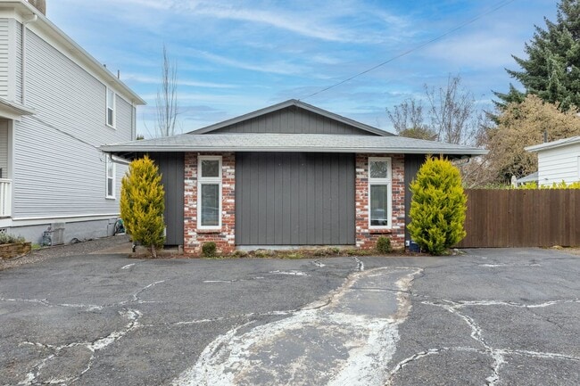 Photo - 705-707 N Sumner St. Apartment