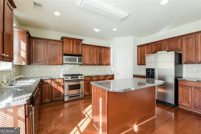 Foto del edificio - 669 Maple Grove Way