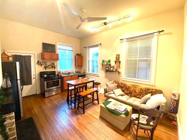 Foto del edificio - 211 W 38th St