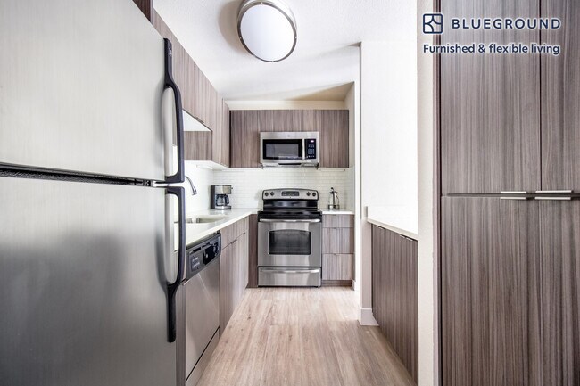 Building Photo - 745 S Bernardo Ave
