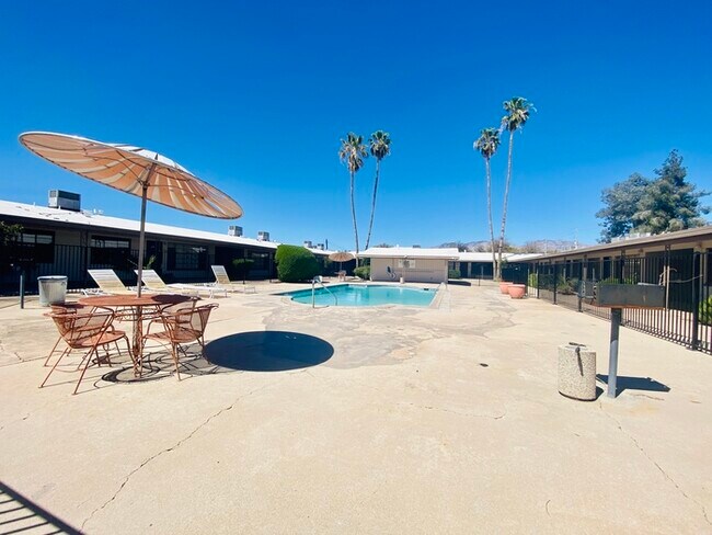 Foto del edificio - Spacious 1 Bedroom Home with Vaulted Ceili...