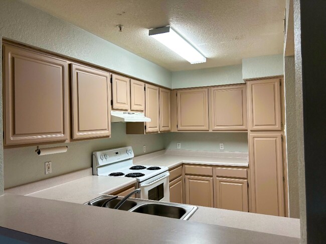 Foto del edificio - 14025 Fairway Island Dr