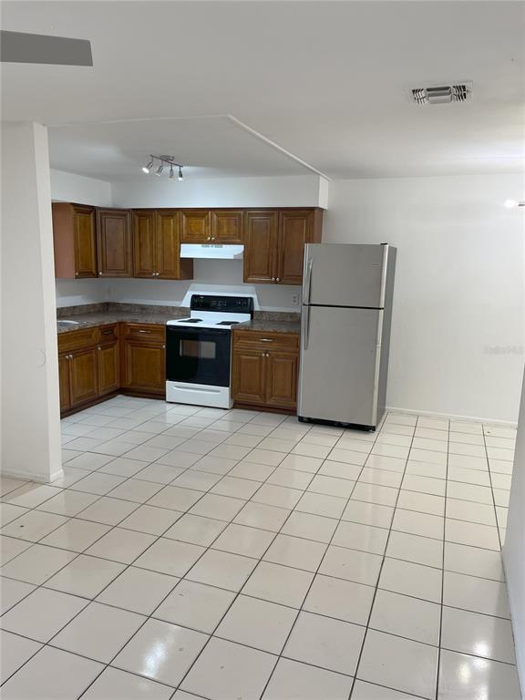 Building Photo - 3814 Valley Tree Dr