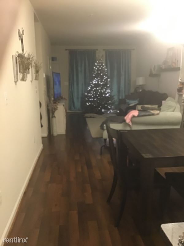 Foto del edificio - 448 Pemberton Park Ln