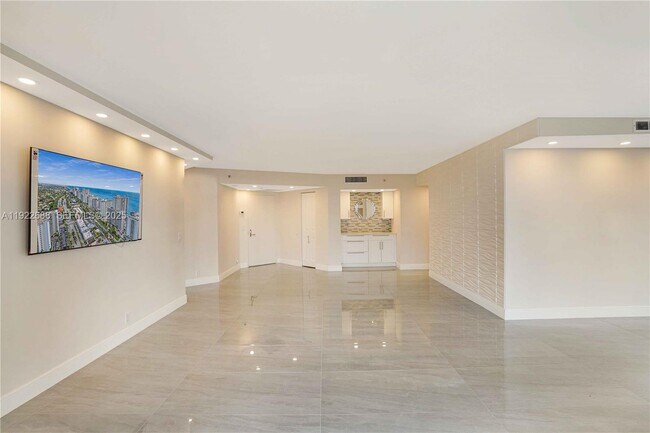 Foto del edificio - 3500 Mystic Pointe Dr