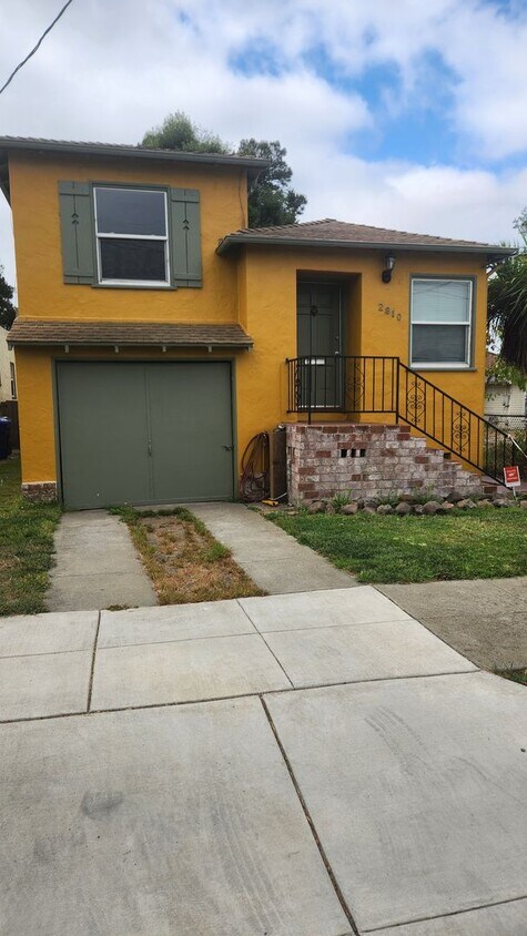 Foto principal - 2910 Clinton Ave