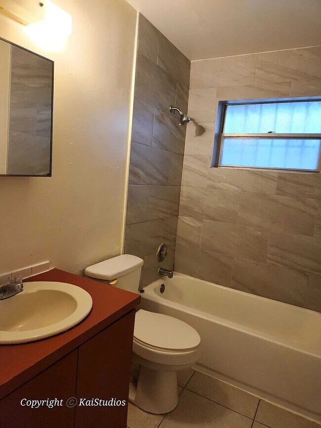 Foto del edificio - 800 NE 14th St