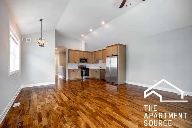 Building Photo - 547 N Springfield Ave