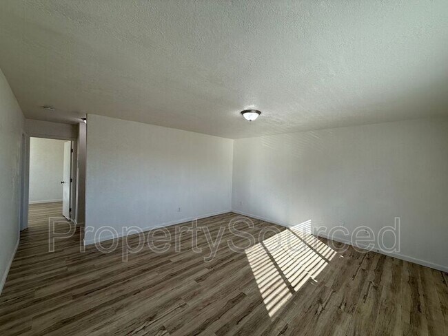 Building Photo - 911 E H St