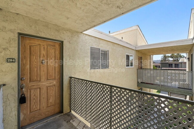 Building Photo - 830 W Lincoln Ave
