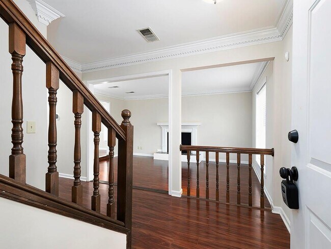 Foto del edificio - 8950 Carroll Manor Dr