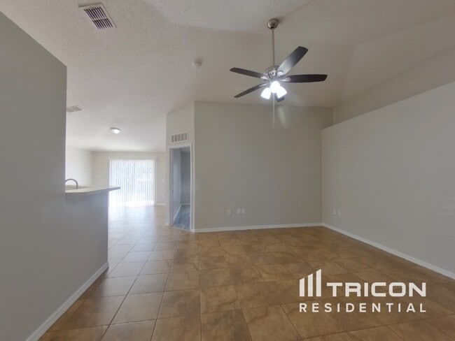 Building Photo - 981 Yellowbird Avenue Deltona FL