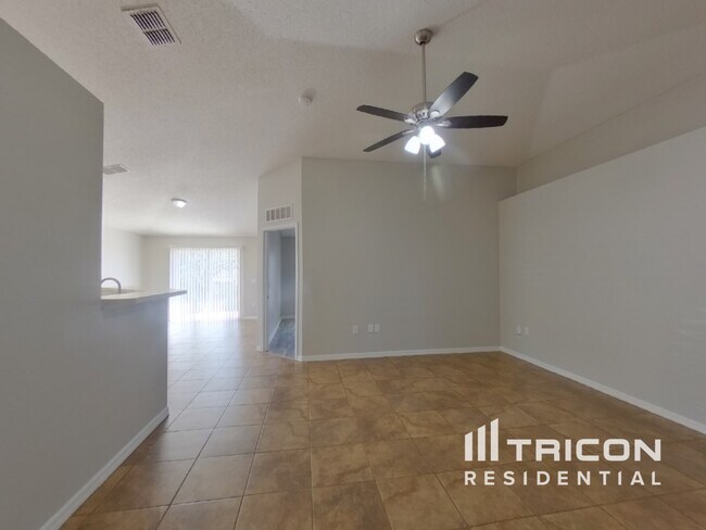 Foto del edificio - 981 Yellowbird Avenue Deltona FL