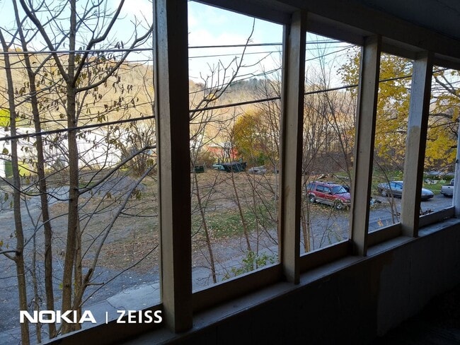 Building Photo - Cozy 2 bed 1 bath deck house with enclosed...