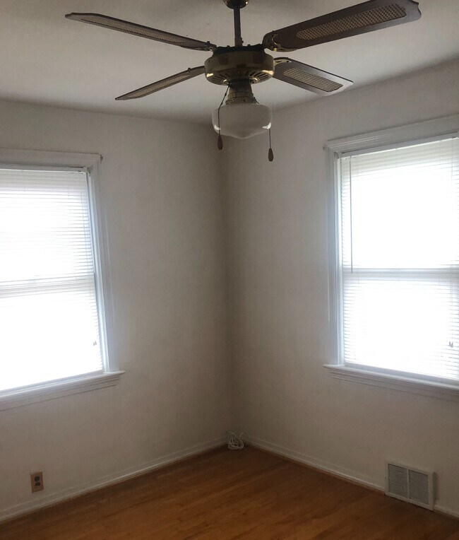 Foto del edificio - 32 Buckingham E Ave