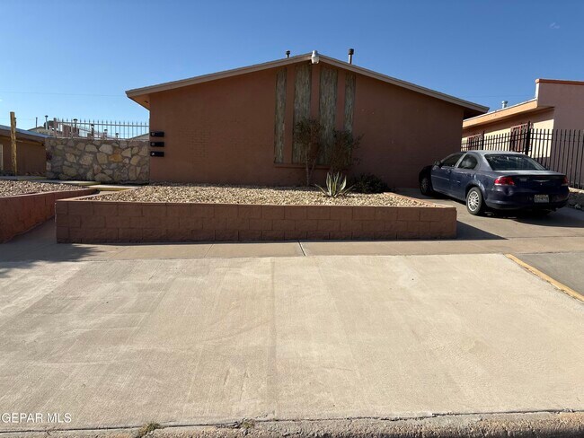 Foto del edificio - 3704 McConnell Ave