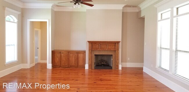 Building Photo - 3 br, 2 bath House - 42241 Conifer Dr.