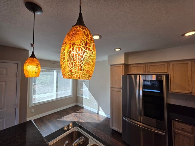 Building Photo - Welcome Home To Canyon Willow