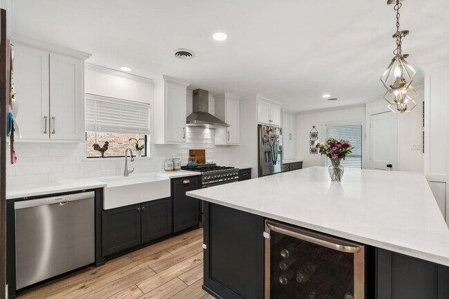Building Photo - 2314 Droxford Dr