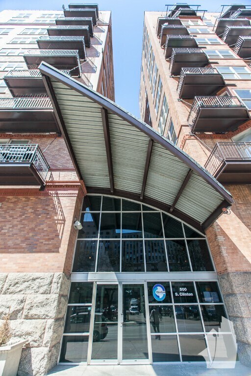 Foto del edificio - 500 S Clinton St