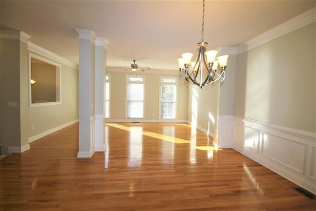 Building Photo - 2456 Oak Grove Vista