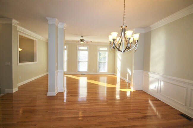 Foto del edificio - 2456 Oak Grove Vista