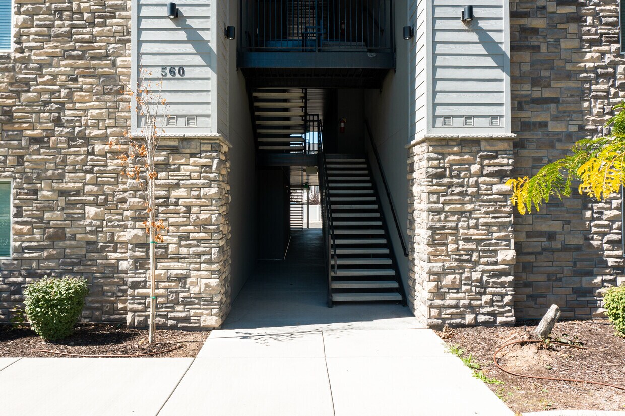 Building Photo - 1736-1746 Sandhill Rd