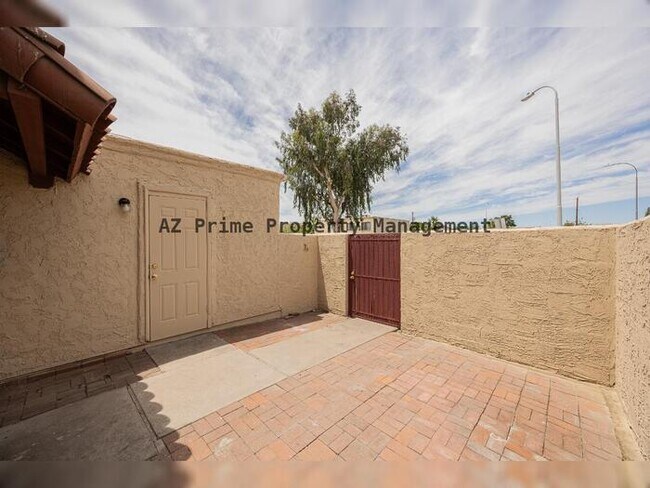 Photo - 5414 W Lynwood St House