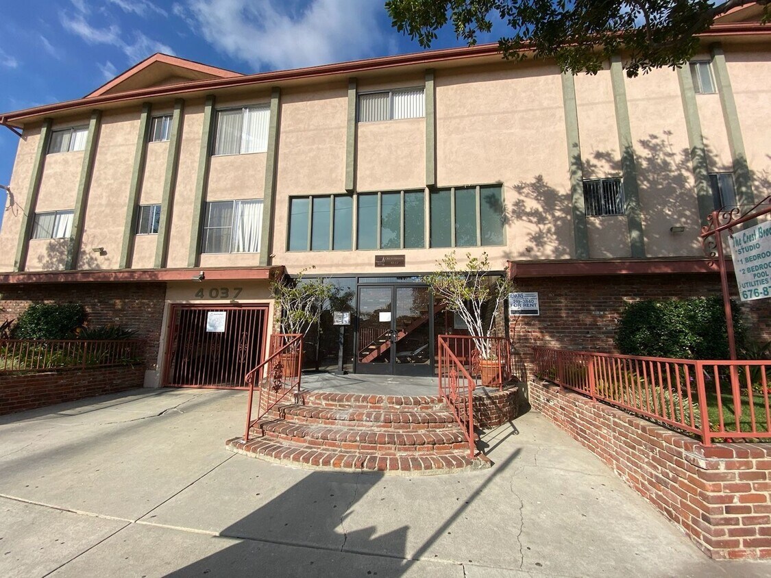 Foto del edificio - Crestbrook Apartments