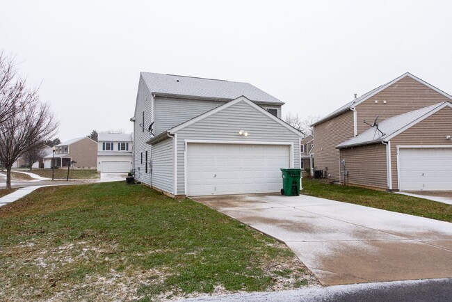Building Photo - 10221 Winding River Way