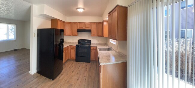 Kitchen - 1827 E 16th St