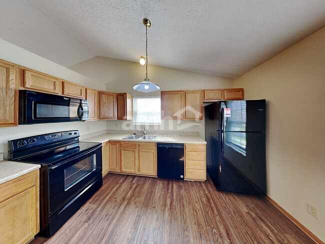 Building Photo - 6811 Magdalena Ln