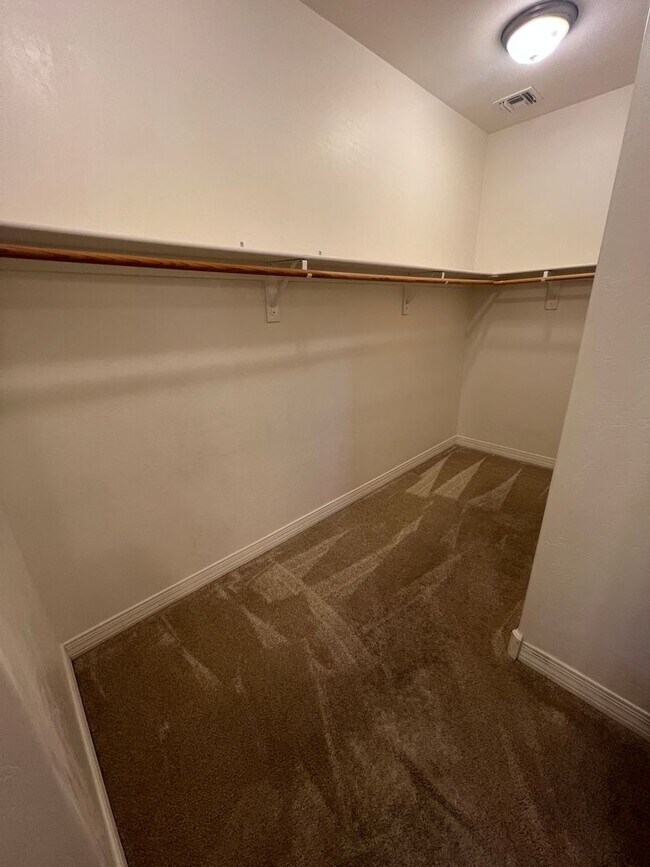 Foto del edificio - (LEASE PENDING) Presidio in the Pines - $3,125 - 3 Bed/2.5 Bath House with A/C