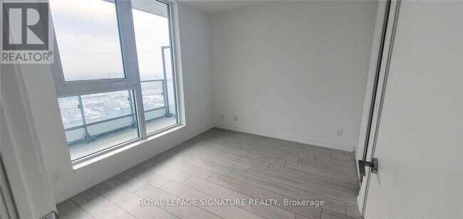 Building Photo - 950 Portage Pkwy