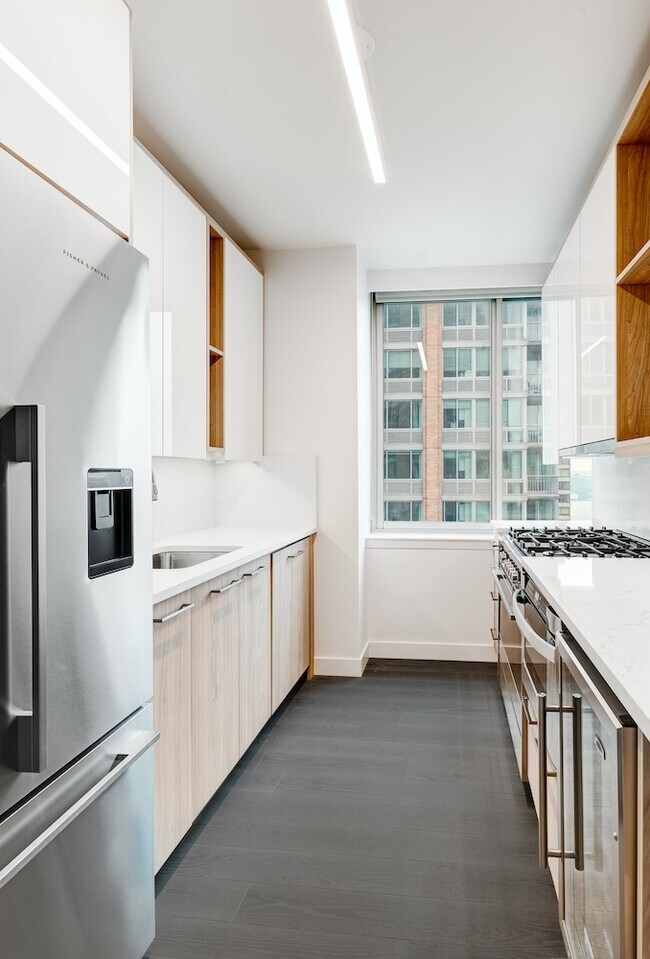KITCHEN - 253 W 70th St