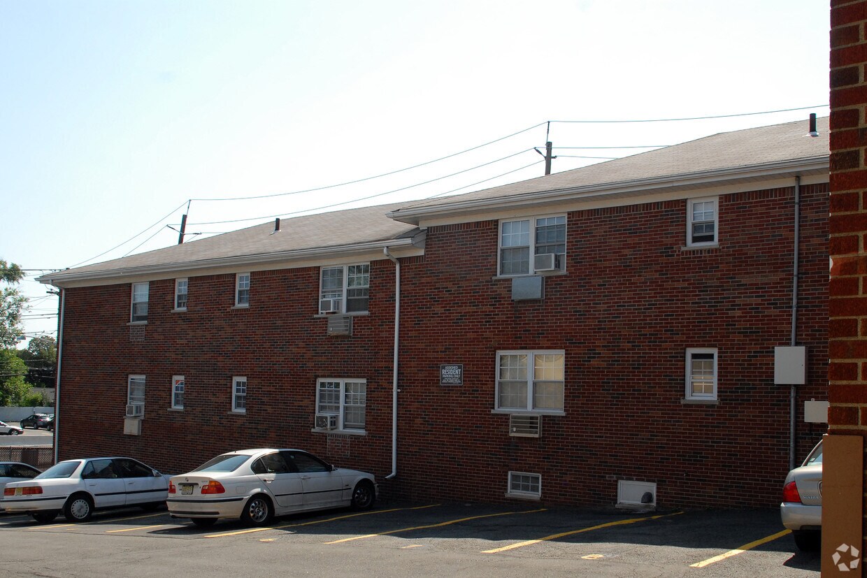 Christopher Court Apartments in Lodi, NJ