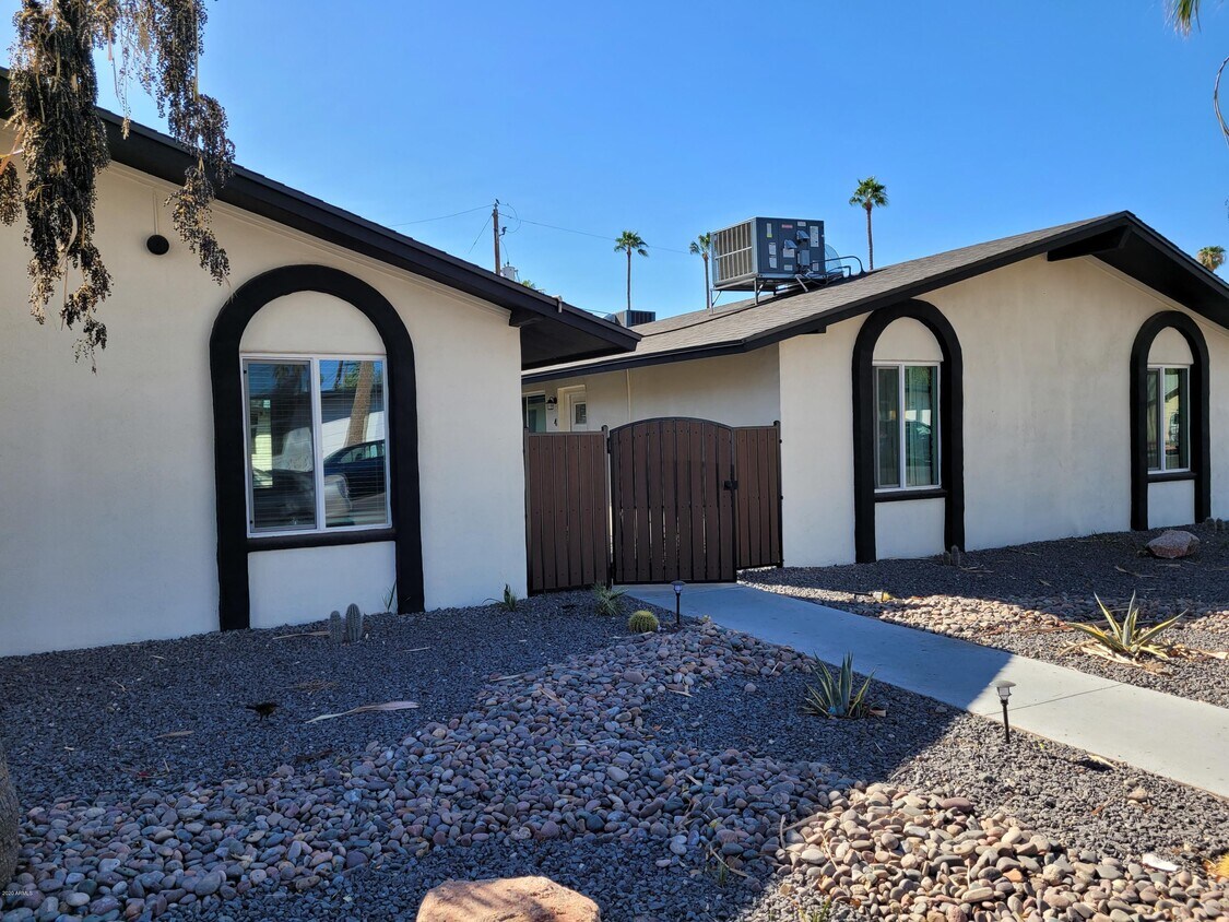 Foto principal - 6713 E Cheery Lynn Rd