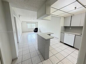 Building Photo - 250 181 Dr