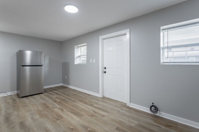 Foto del edificio - Renovated modern 1 bedroom, 1-bathroom apa...