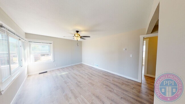 Foto del edificio - Desirable Woodlawn Neighborhood Ranch