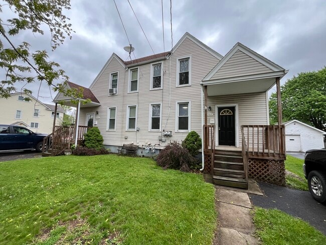 Building Photo - 962 Johnson St
