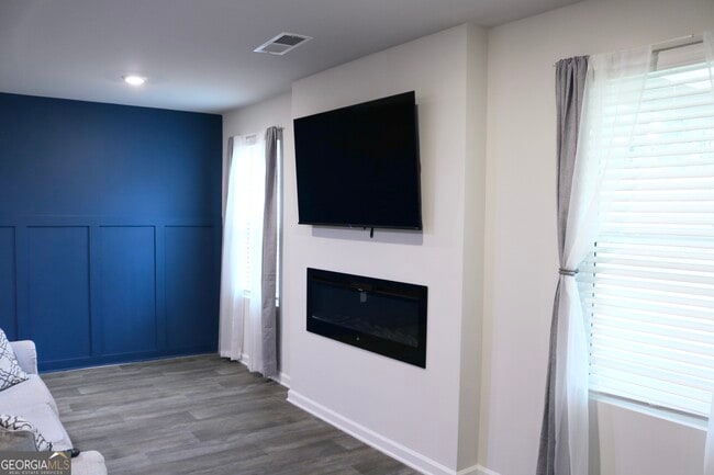 Building Photo - 204 River Meadow Dr