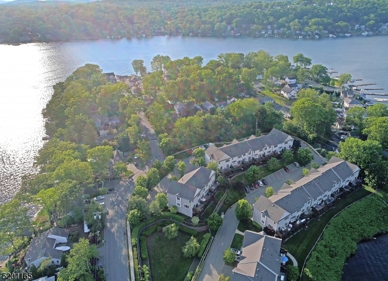 74 Bertrand Island Rd, Mount Arlington, NJ 07856 Room for Rent in Mount Arlington, NJ