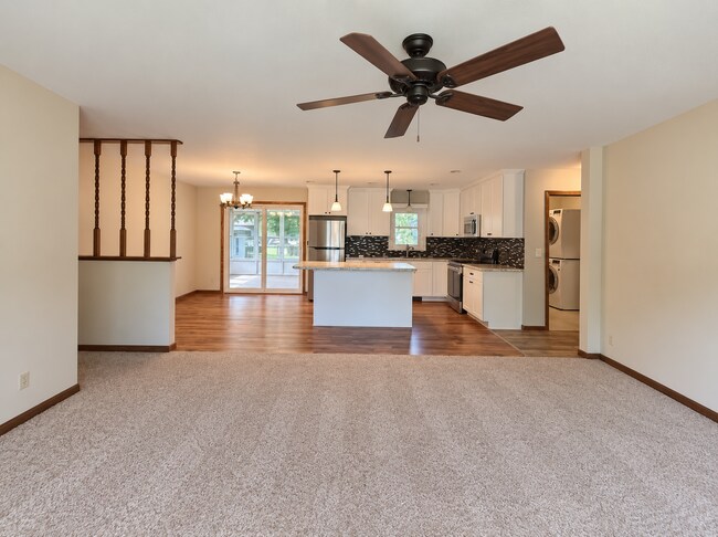 Foto del edificio - 3 Bedroom, 2.5 Bathroom Home with Fenced Yard & 2 Car Garage