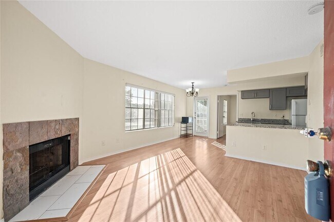 Foto del edificio - 2750 Holly Hall St