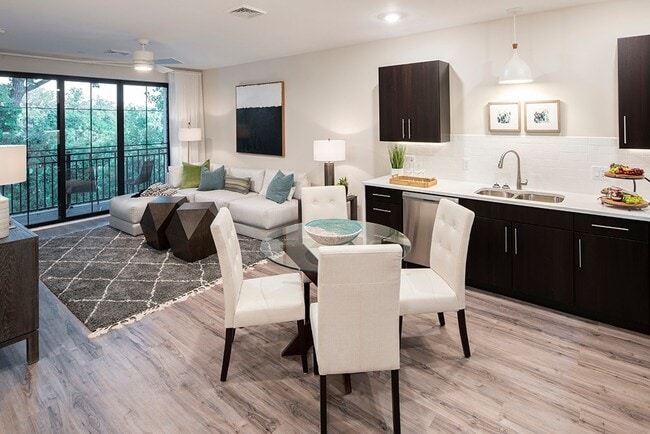 Interior Photo - Starbuck Island
