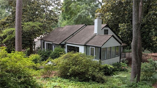 Building Photo - 4300 Rickenbacker Way NE