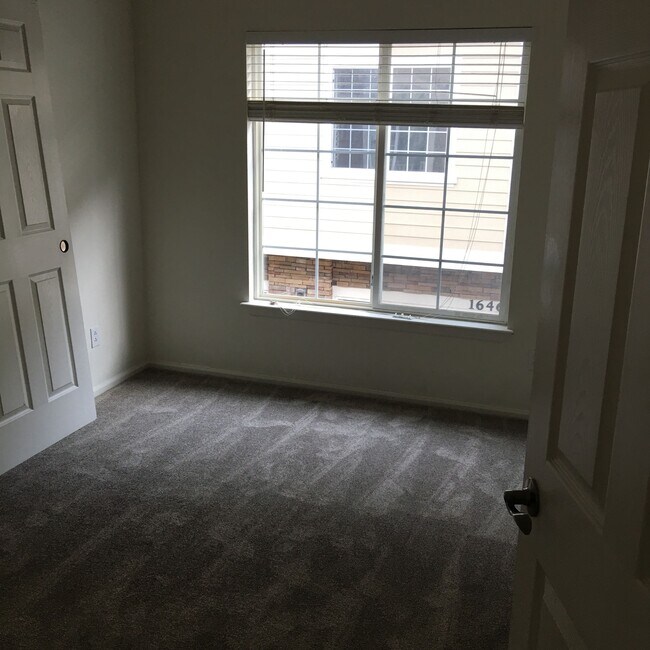 Building Photo - 1645 Cherry Hills Ln